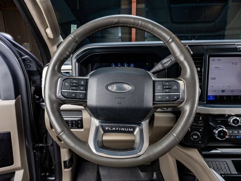 Used 2025 Ford F450 Platinum w/ Platinum Plus Package AWD/4WD image 18