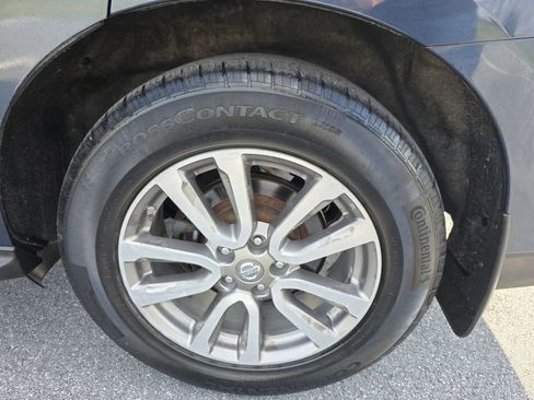 Used 2014 Nissan Pathfinder SV image 38