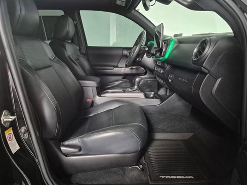Used 2020 Toyota Tacoma TRD Off-Road w/ TRD Premium Off Road Package AWD/4WD image 33