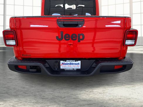 Used 2025 Jeep Gladiator Sport AWD/4WD image 12