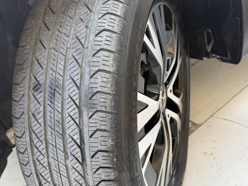 Used 2025 Mercedes-Benz GLB 250 4MATIC w/ Exclusive Package image 11