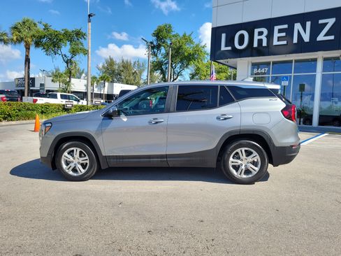Used 2024 GMC Terrain SLE FWD image 8