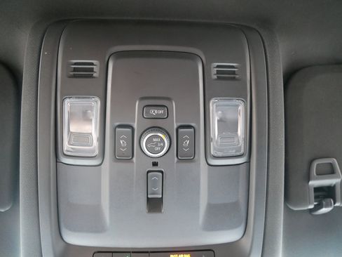 Used 2025 GMC Yukon Elevation AWD/4WD image 24