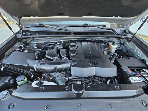 Used 2018 Toyota 4Runner SR5 RWD image 30
