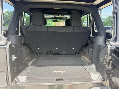 Used 2015 Jeep Wrangler Unlimited Sport w/ Connectivity Group AWD/4WD image 21