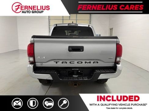 Used 2018 Toyota Tacoma SR5 AWD/4WD image 7