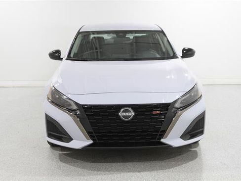 Used 2024 Nissan Altima 2.5 SR FWD image 2
