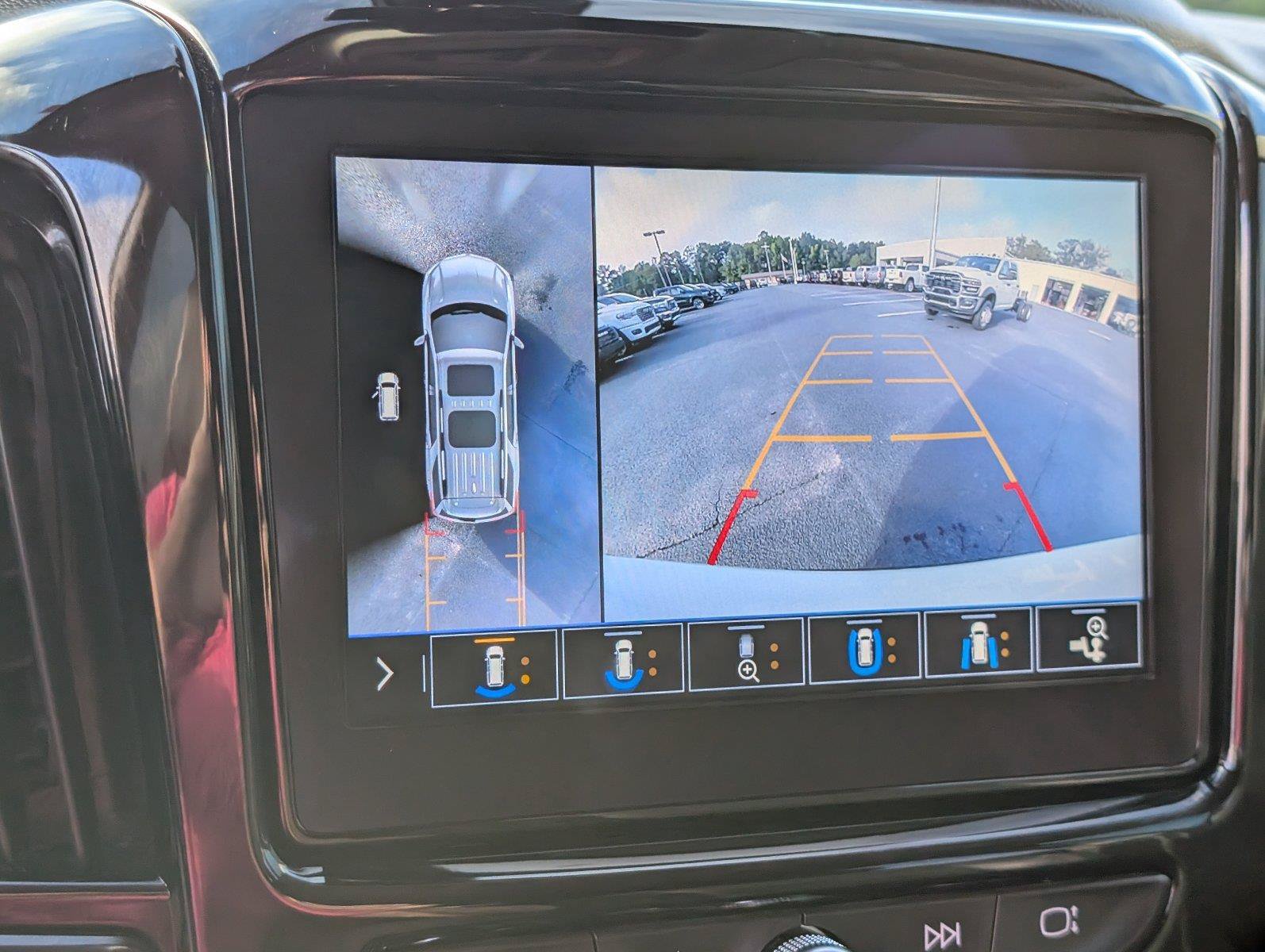 Used 2021 Chevrolet Traverse Premier w/ Redline Edition FWD image 23