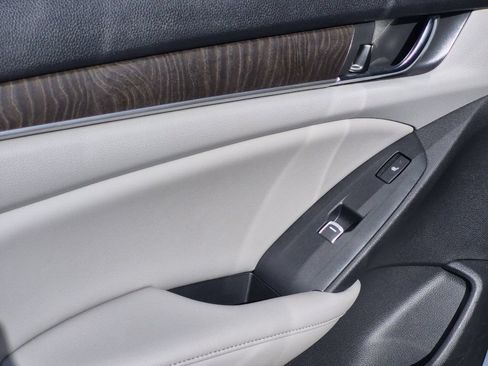Used 2019 Honda Accord Touring image 7