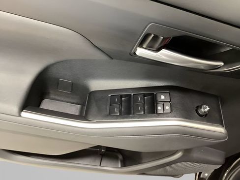 Used 2023 Toyota Highlander XSE AWD/4WD image 19