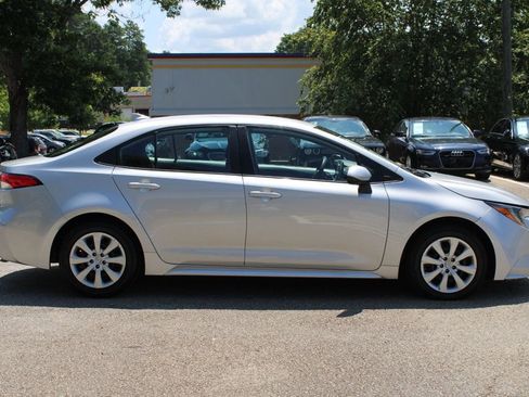 Used 2021 Toyota Corolla LE image 5