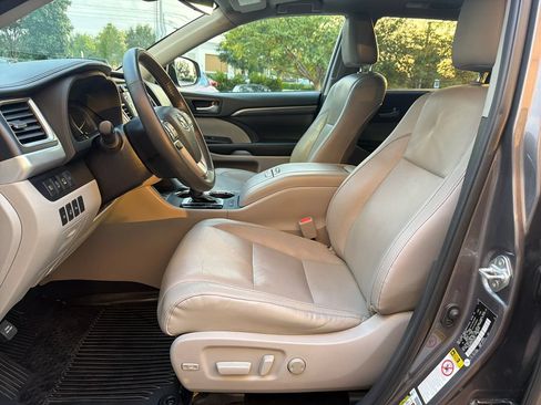 Used 2019 Toyota Highlander Limited Platinum AWD/4WD image 22
