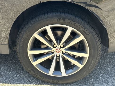 Used 2020 Jaguar F-PACE Premium image 19