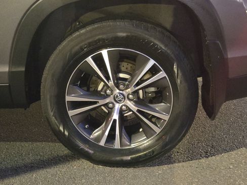 Used 2019 Toyota Highlander LE FWD image 17