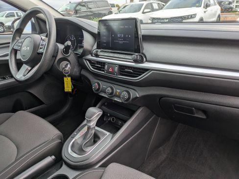 Used 2023 Kia Forte LXS w/ LXS Technology Package image 12