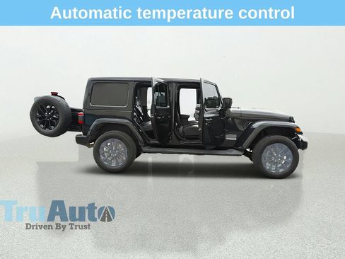 Used 2020 Jeep Wrangler Unlimited Sahara AWD/4WD image 19