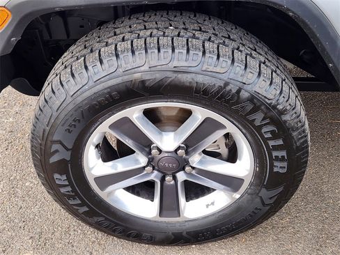 Used 2019 Jeep Wrangler Unlimited Sahara image 13