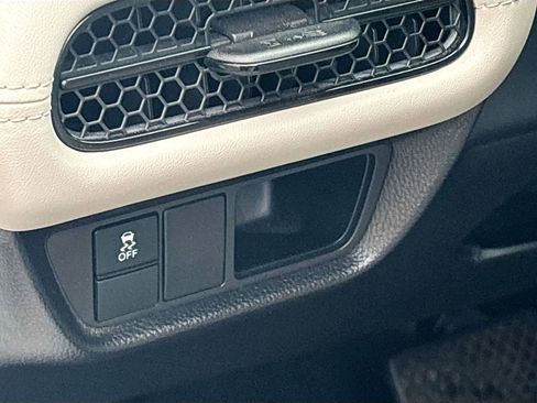 Used 2024 Honda HR-V LX image 10