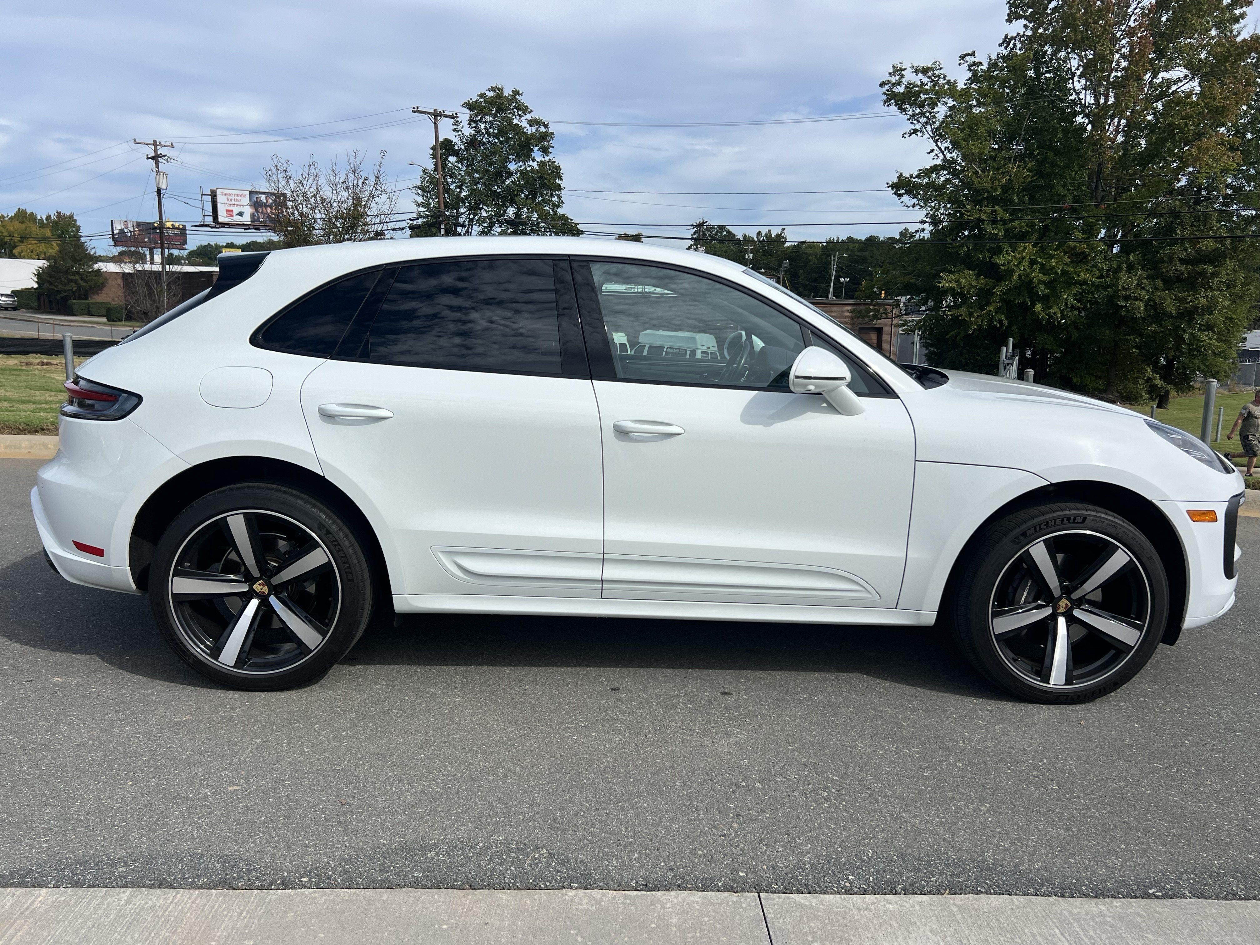 Used 2023 Porsche Macan AWD/4WD image 10