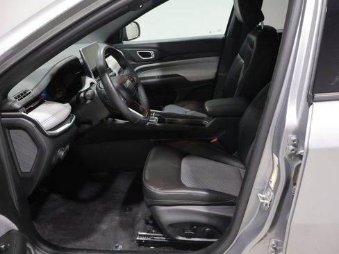 Certified 2023 Jeep Compass Latitude w/ Convenience Group AWD/4WD image 12