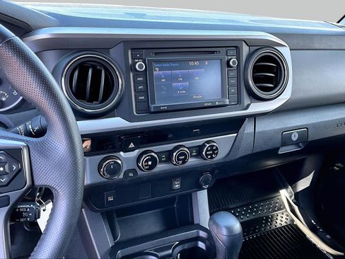 Used 2017 Toyota Tacoma SR5 AWD/4WD image 6