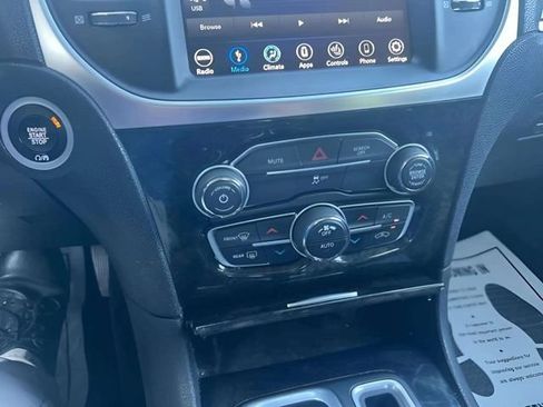 Used 2019 Chrysler 300 Limited RWD image 10