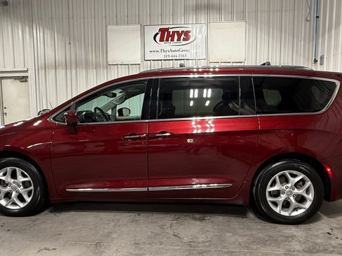 Used 2017 Chrysler Pacifica Touring-L Plus FWD image 13