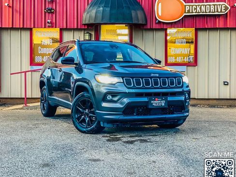 Used 2022 Jeep Compass Latitude image 1