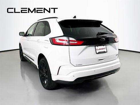 Used 2022 Ford Edge SE w/ Black Appearance Package image 8