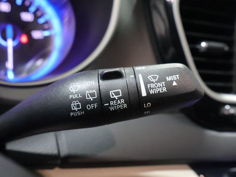 Used 2024 Chrysler Pacifica Touring-L FWD image 40