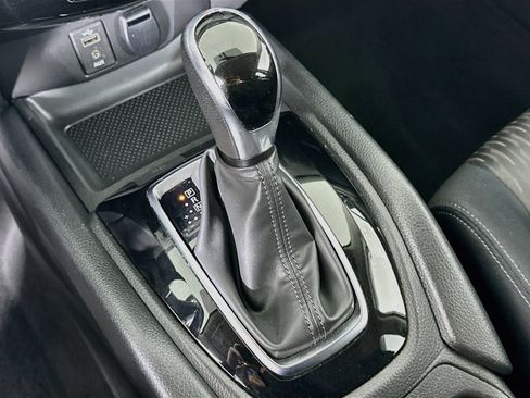 Used 2017 Nissan Rogue SV FWD image 24