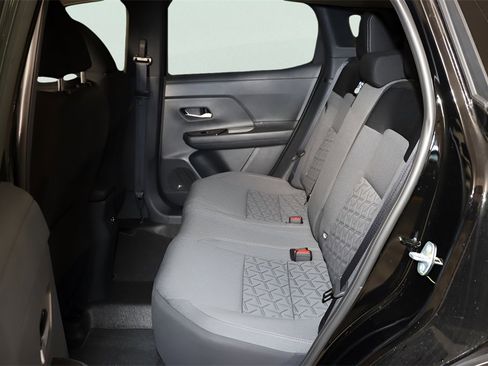 Used 2025 Nissan Kicks SV w/ SV Premium Package image 16