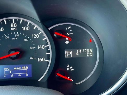 Used 2015 Nissan Quest SV image 18