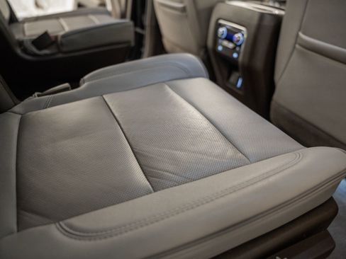 Used 2023 GMC Yukon XL SLT w/ SLT Premium Package image 38