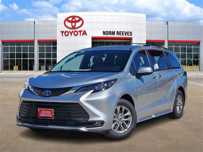 New 2025 Toyota Sienna XLE
