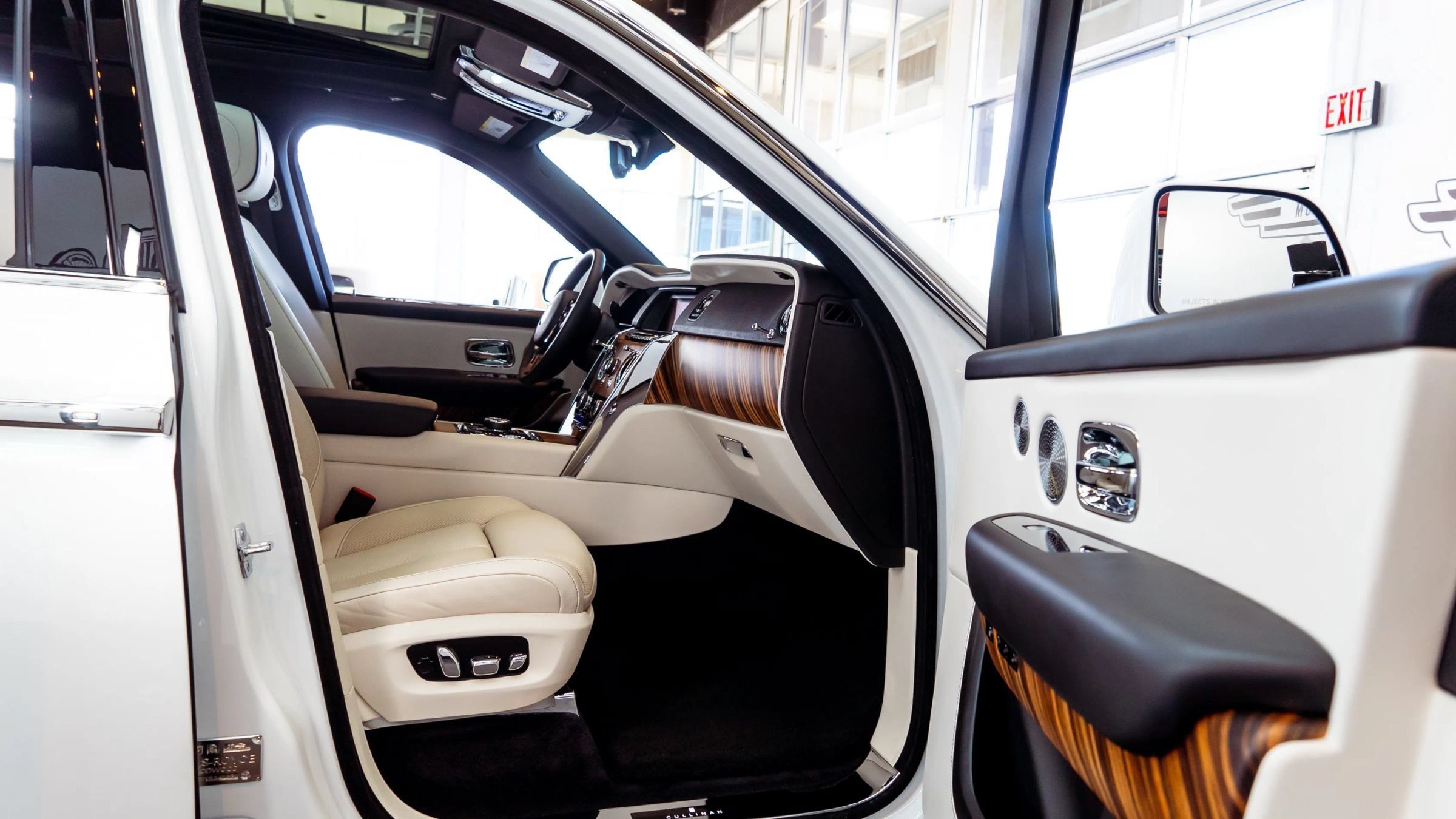 Used 2019 Rolls-Royce Cullinan AWD/4WD image 24