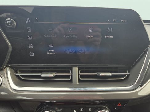 Used 2025 Chevrolet Trax ACTIV w/ Sunroof Package FWD image 17