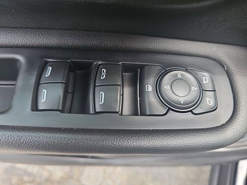 Used 2023 GMC Terrain SLT AWD/4WD image 28