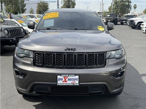 Used 2019 Jeep Grand Cherokee Altitude image 2