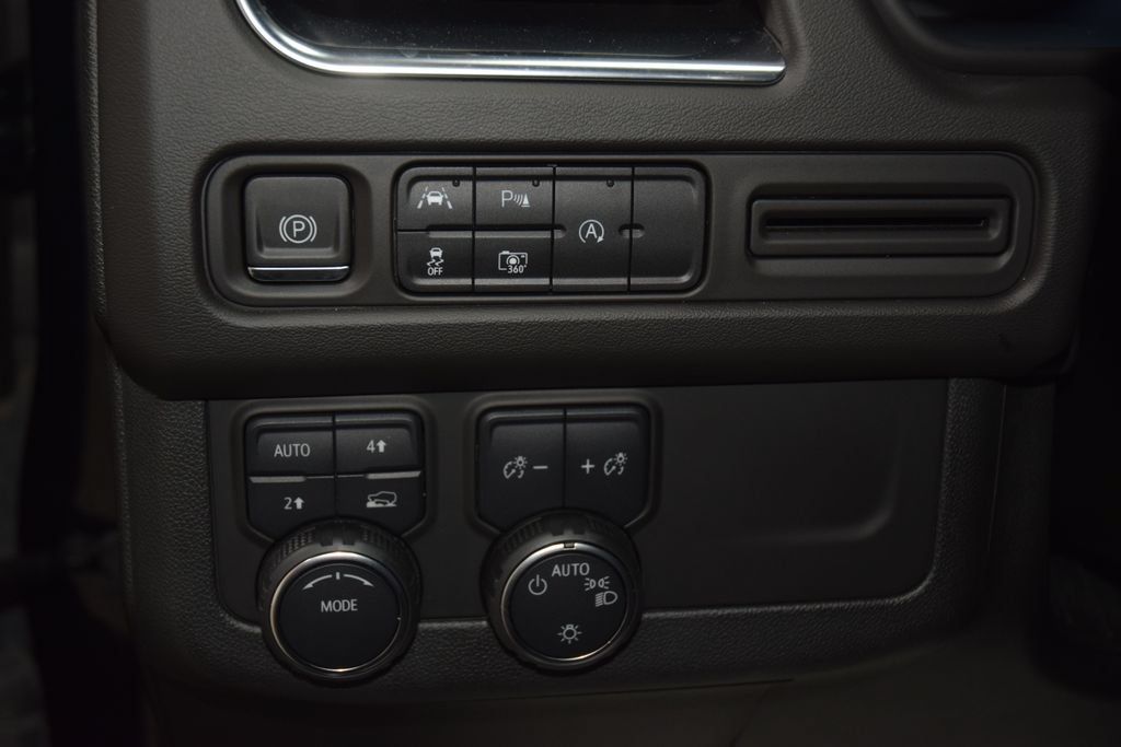 Used 2023 Chevrolet Tahoe LT w/ Luxury Package AWD/4WD image 35