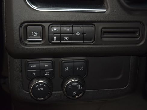 Used 2023 Chevrolet Tahoe LT w/ Luxury Package AWD/4WD image 35