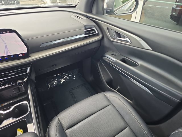 Certified 2026 Chevrolet Traverse LT FWD image 14