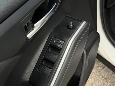 Used 2022 Toyota Highlander XLE FWD image 15