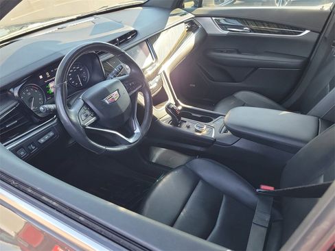 Used 2020 Cadillac XT6 Premium Luxury image 3