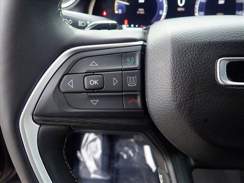 Used 2024 Jeep Grand Cherokee L Laredo image 15