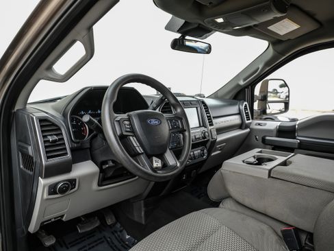 Used 2020 Ford F250 XLT AWD/4WD image 2