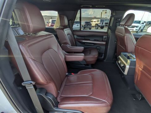 Used 2024 Ford Expedition Limited image 30