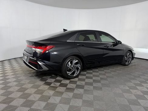 Used 2025 Hyundai Elantra SEL FWD image 5
