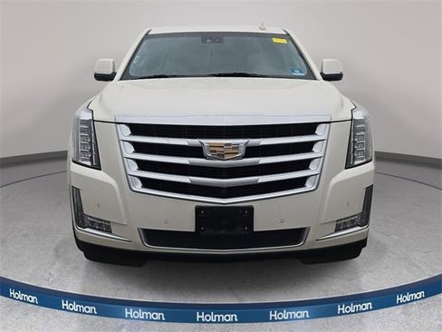 Used 2015 Cadillac Escalade Premium image 2