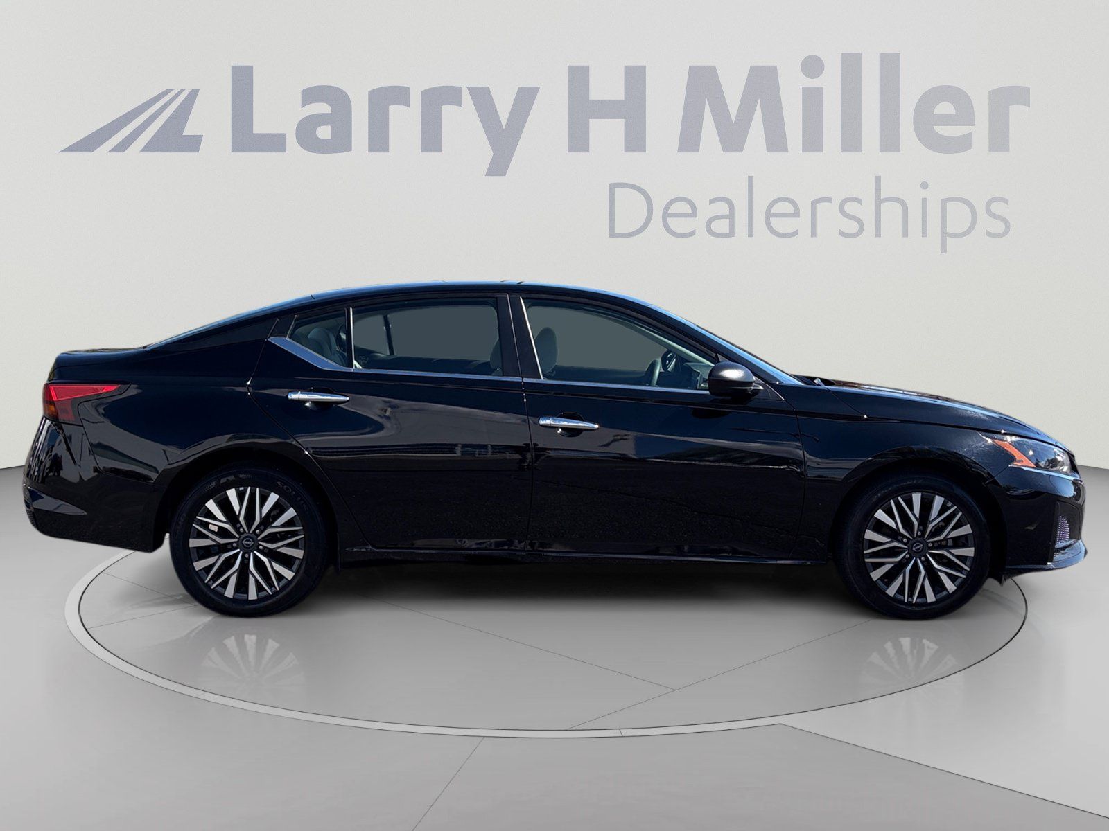 Used 2025 Nissan Altima 2.5 SV FWD image 6